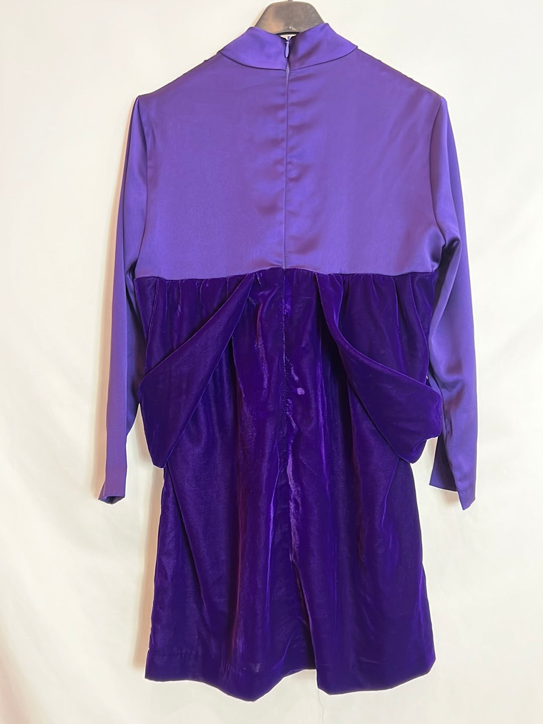 REDONDO. Vestido corto doble textura morado. T S