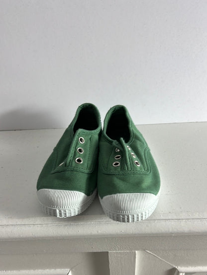 PISAMONAS. Zapatillas de lona verdes puntera. T 25