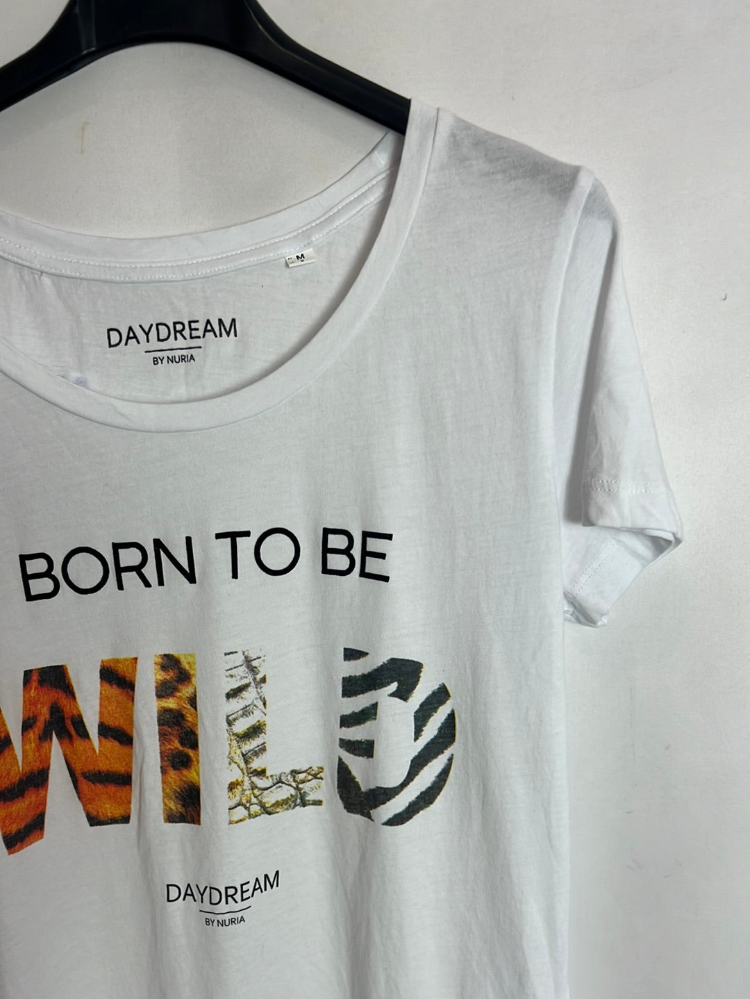 DAYDREAM. Camiseta blanca letras. T M