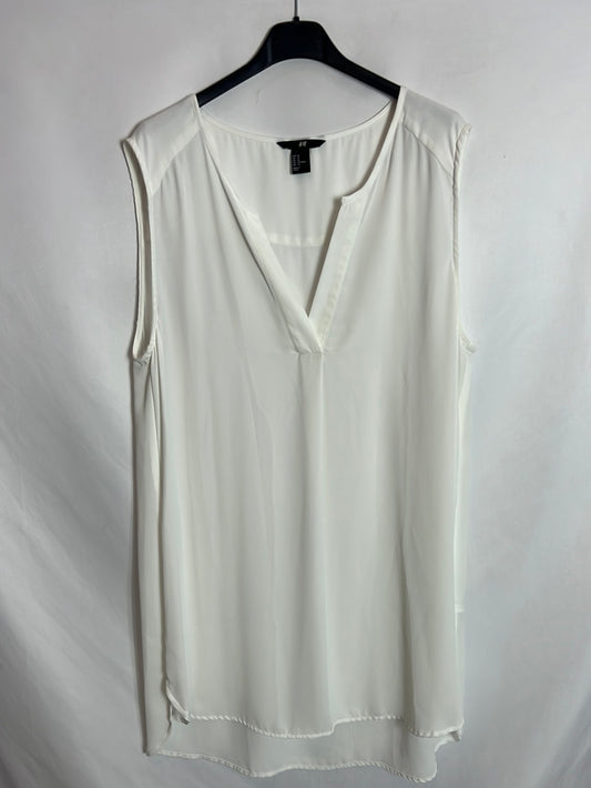 H&M. Top blanco largo fluido. T 46