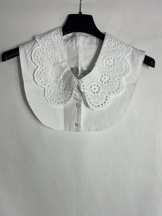 ASOS. Cuello blanco. T U