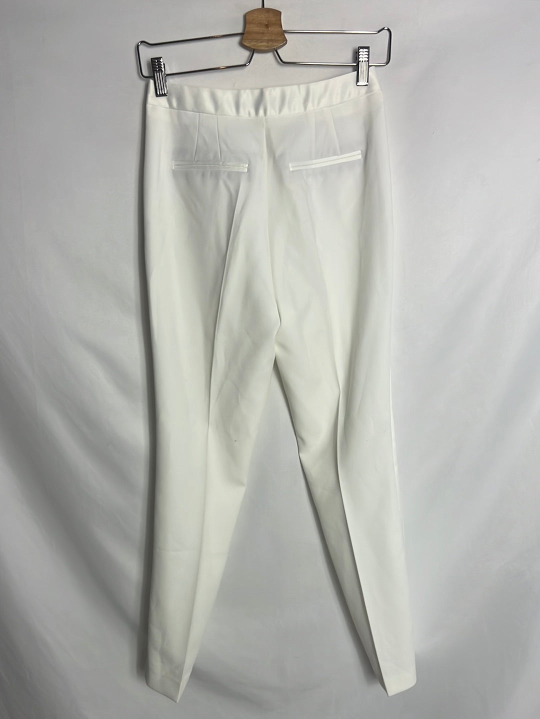 ZARA. Pantalones blancos pinzas líneas laterales. T XS