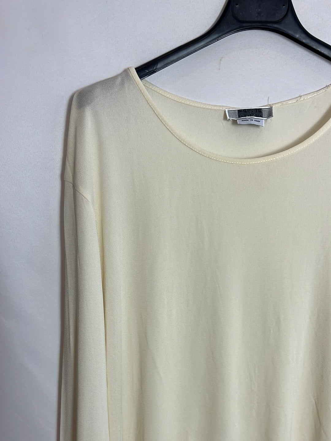 OTRAS. Top fluido beige claro. T XXL