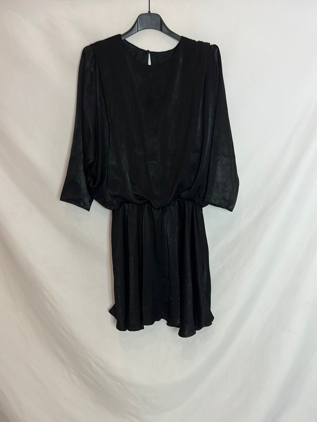 ZARA. Vestido negro satinado. T.XS