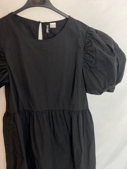 H&M. Vestido negro mangas farol. T.44