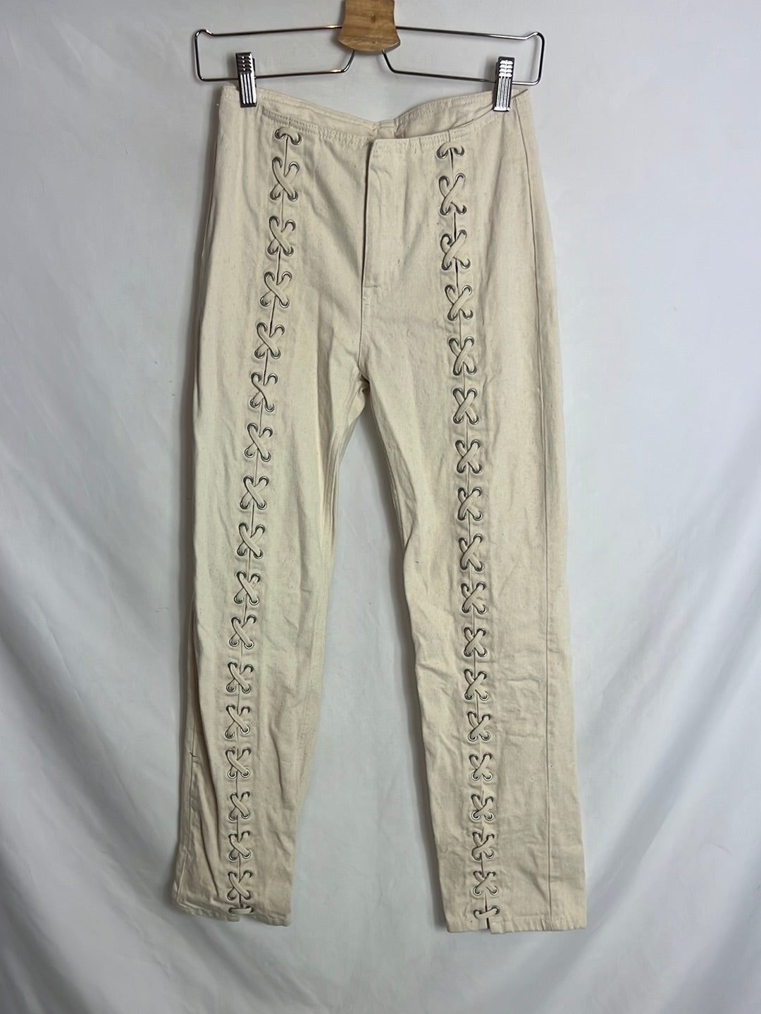 H&M. Pantalón beige cuerdas T.34