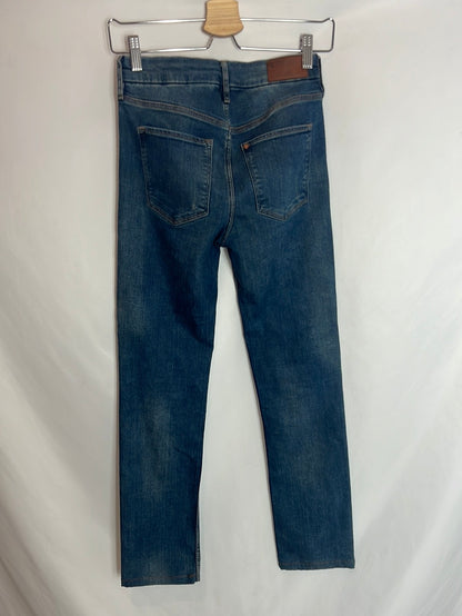 H&M. Pantalón denim recto. T 34