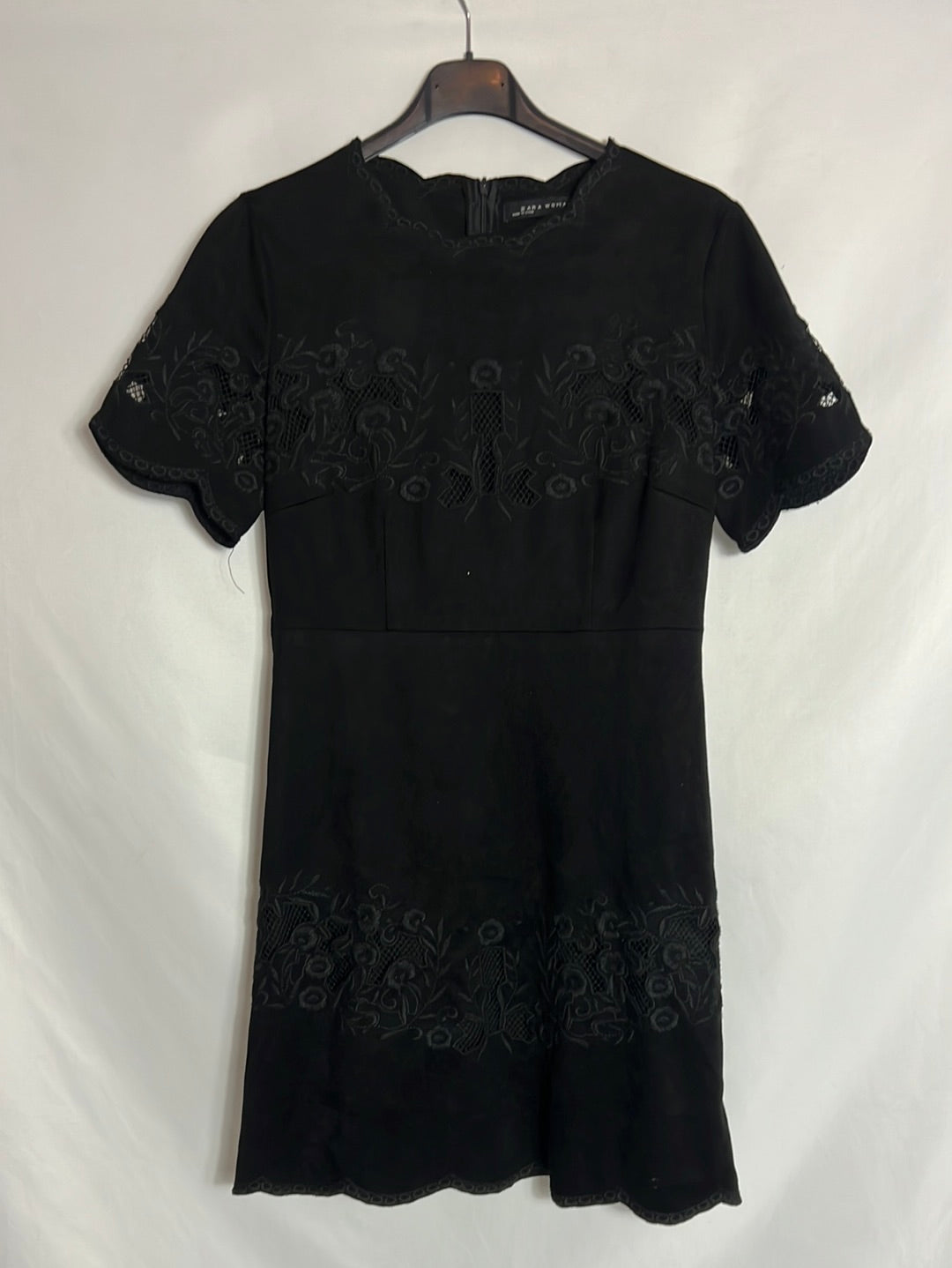 ZARA. Vestido negro antelina bordados. T XS