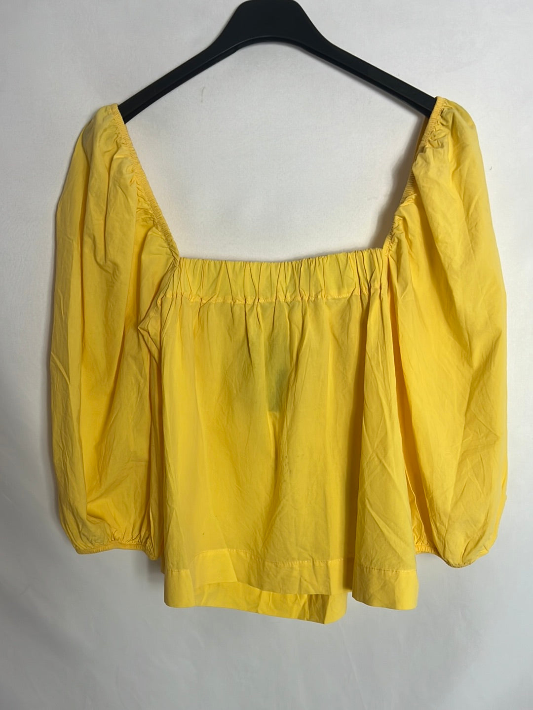 MANGO. Blusa amarilla manga abullonada. T S