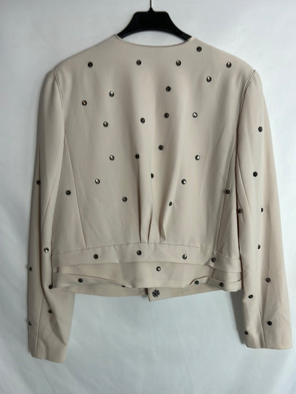 INTROPIA. Chaqueta beige detalle pedrería. T 46 (L)