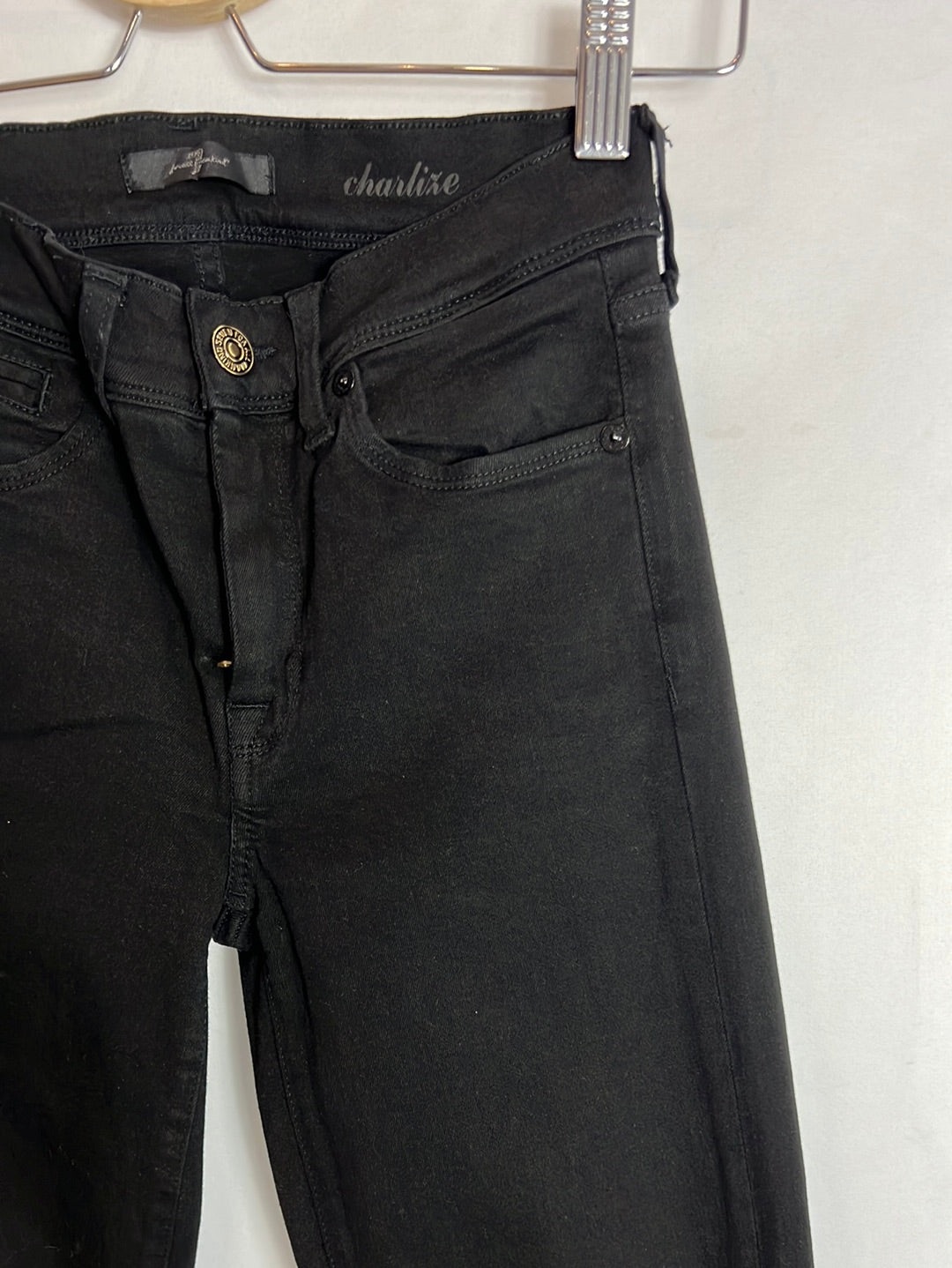 FOR ALL 7 MANKIND. Pantalón denim negro acampanado. T 24 (34)