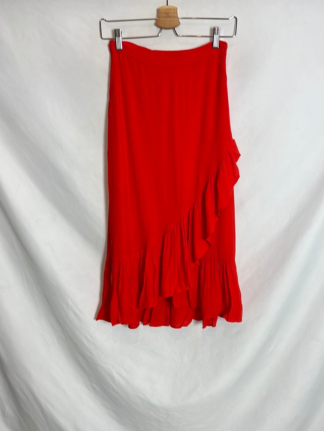 H&M. Falda midi volante roja. T 34