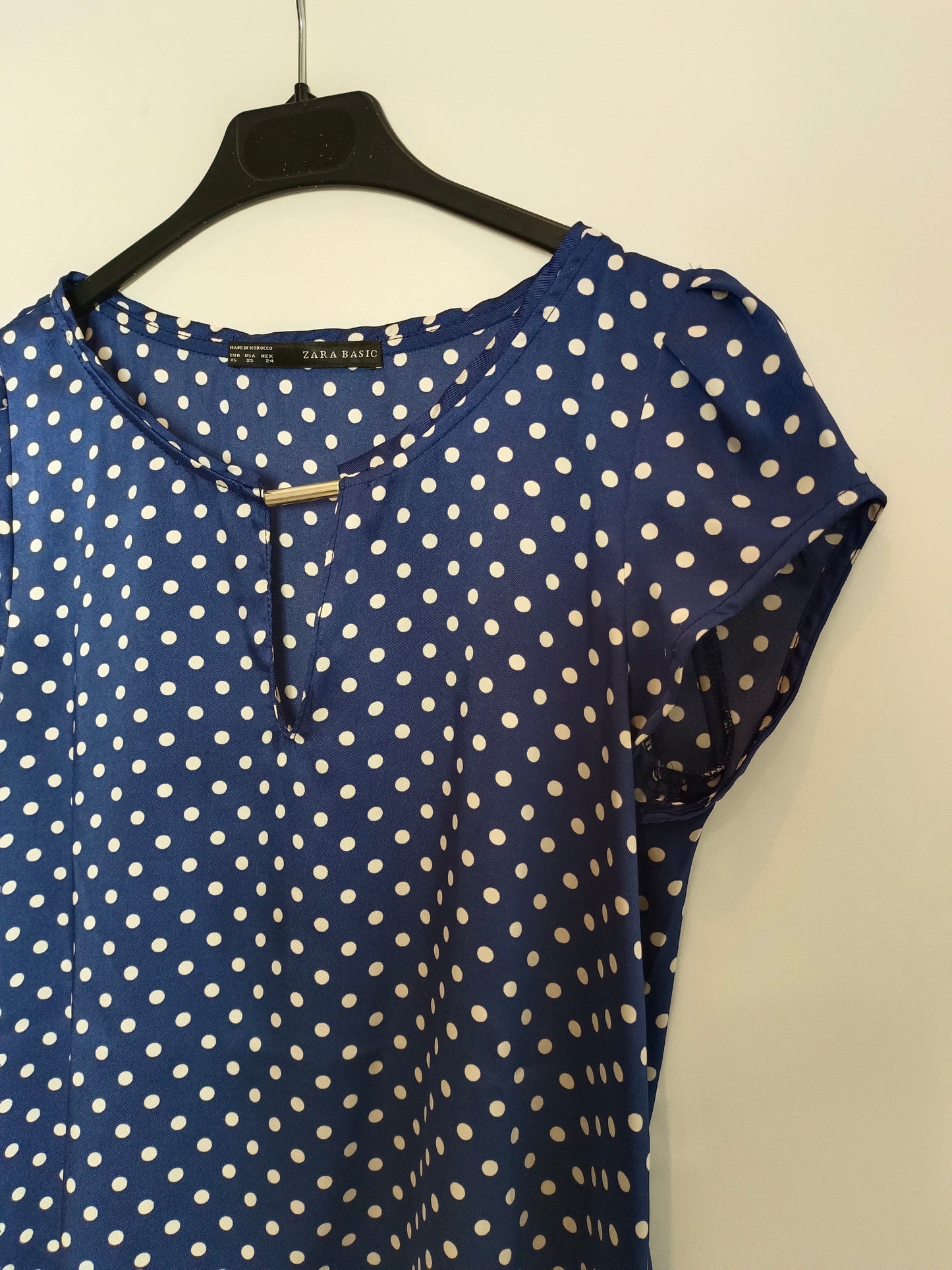 ZARA. Top lunares azules T.xs