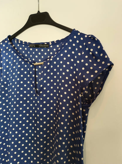 ZARA. Top lunares azules T.xs