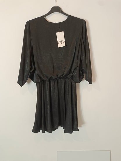 ZARA. Vestido negro volantes T.l