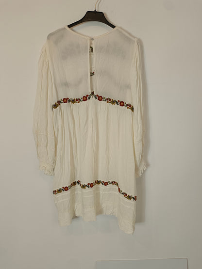 FREE PEOPLE. Vestido blanco roto bordados T.s