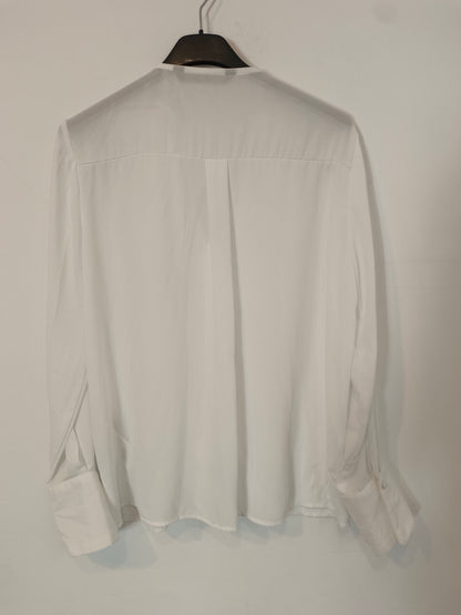 ZARA. Blusa blanca ribetes negro T.xs