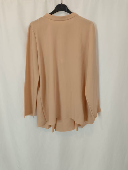 COS. Blusa detalle espalda color nude. T 40