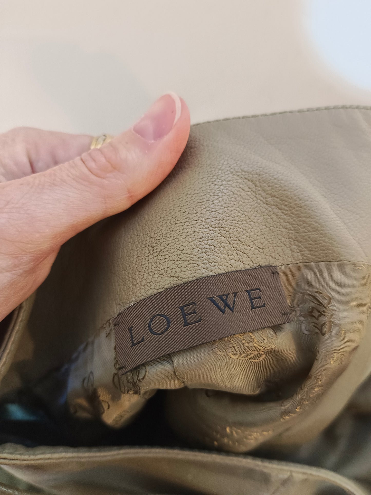 LOEWE. Falda verde piel (tara) T.40