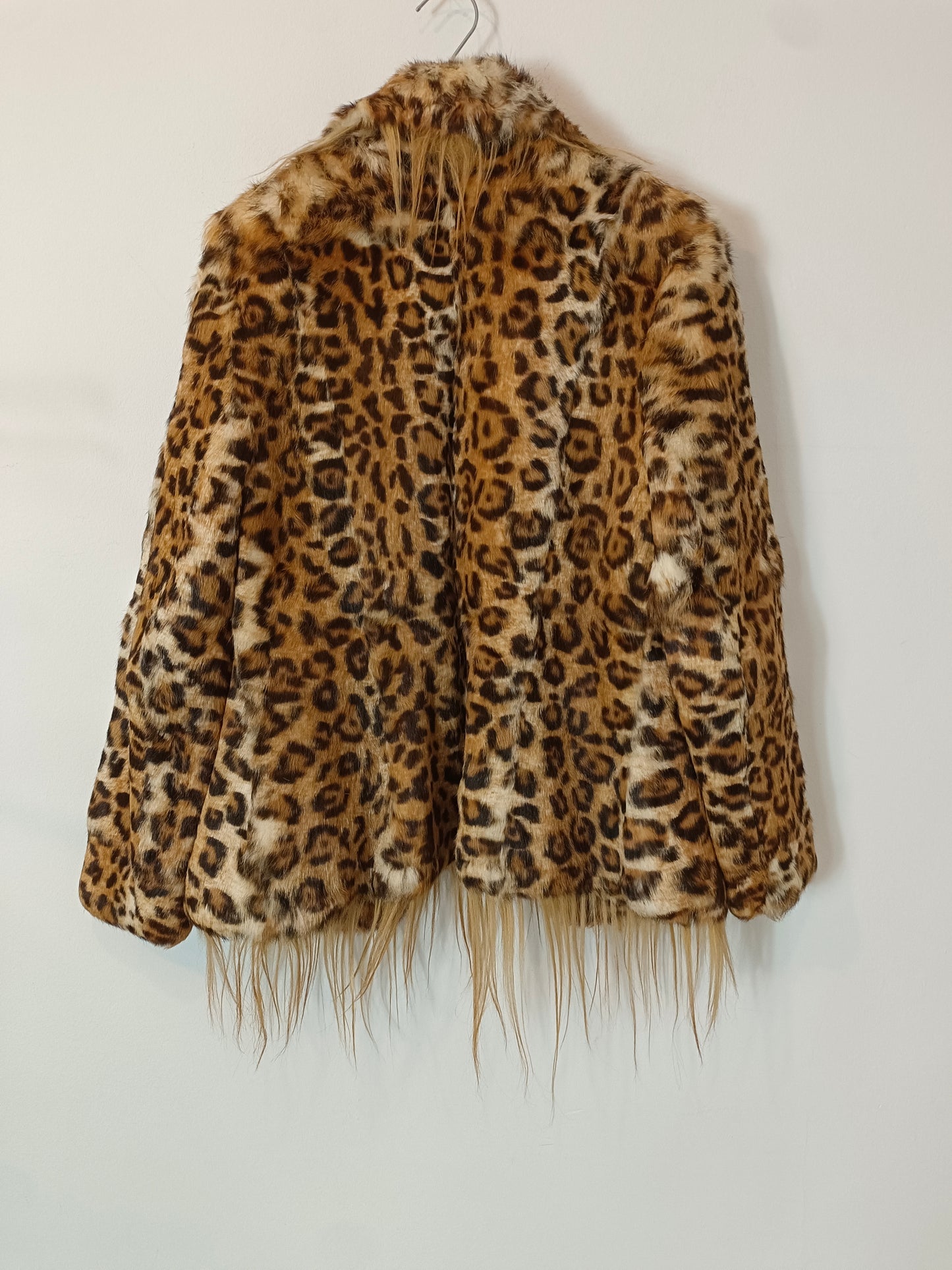 FUTURA. Abrigo animal print pelo natural. T 44 (M)