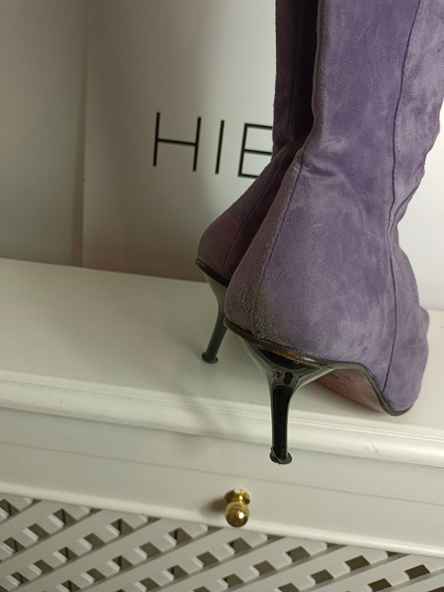 PEDRO DEL HIERRO. Botas moradas piel  T.39