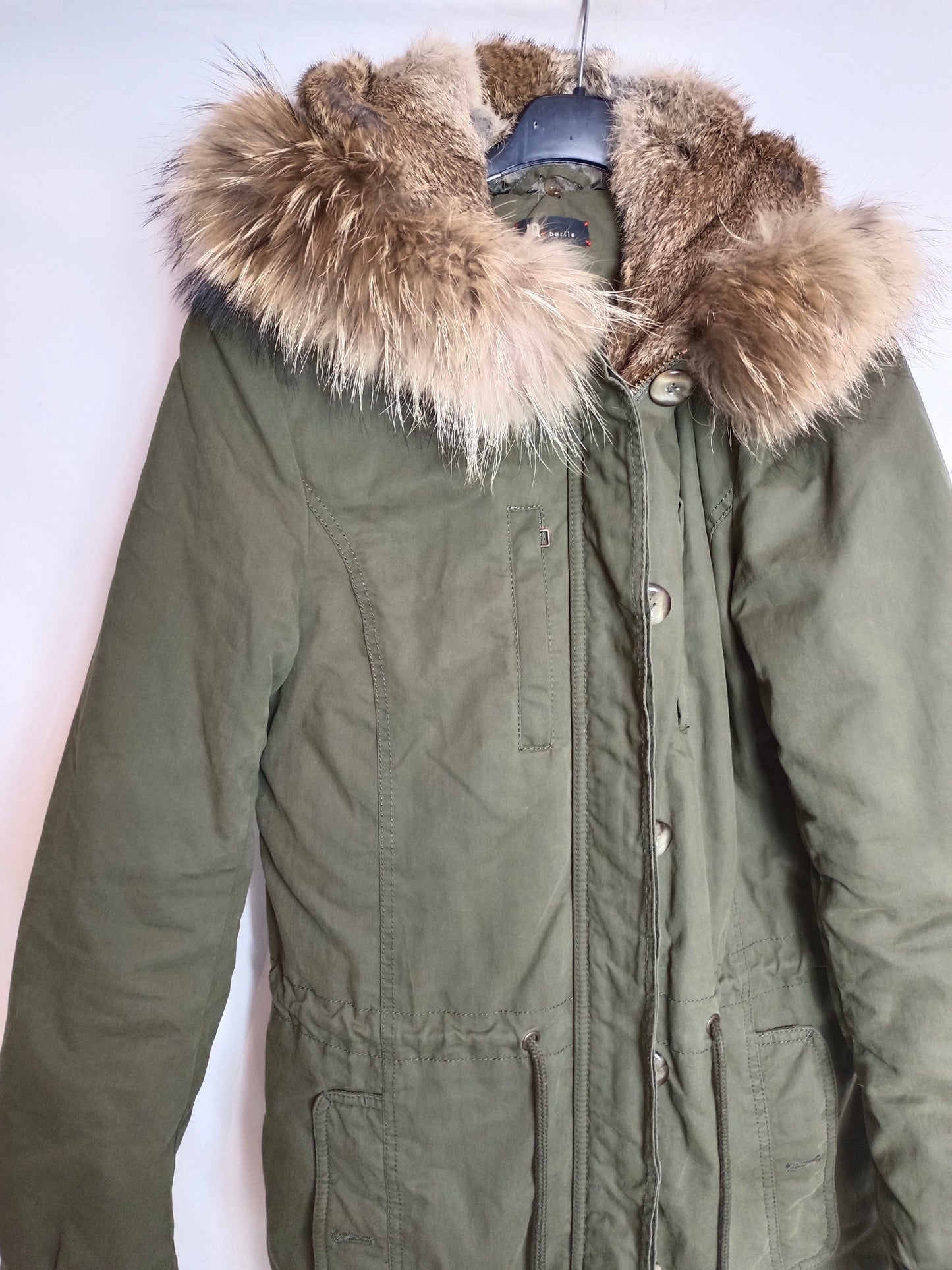 IQ+BERLIN. Parka verde pelo T.36