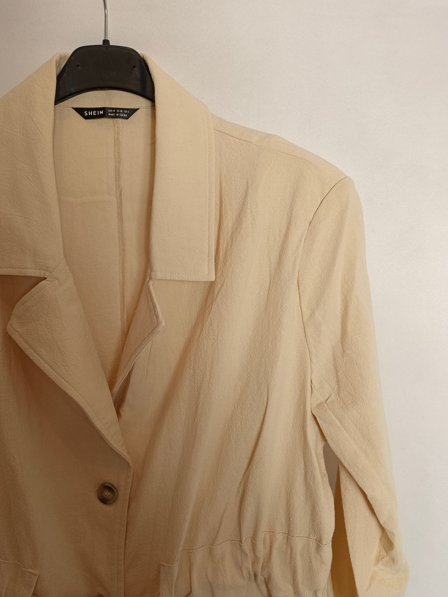 SHEIN. Chaqueta fina beige T.m