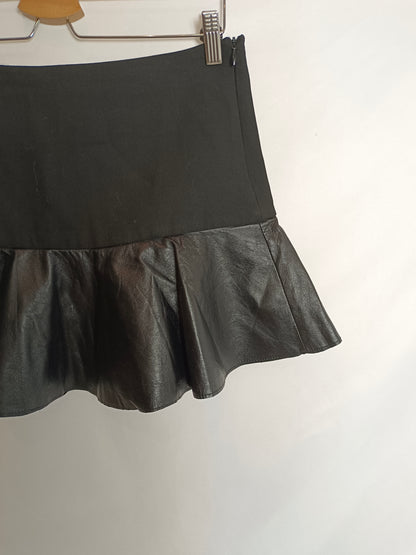 ZARA. falda negra doble textura T.m