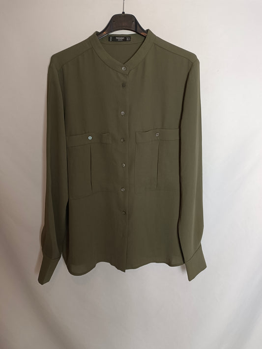 MANGO. Blusa verde fluida T.m