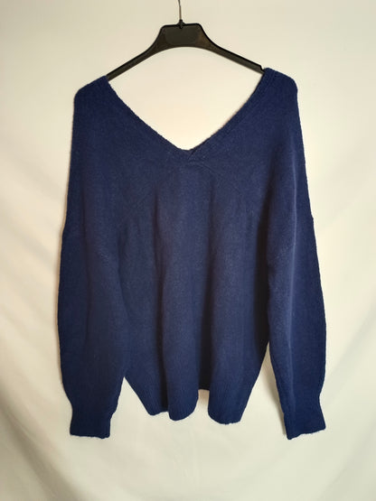 PULL&BEAR. Jersey azul escote pico T.s