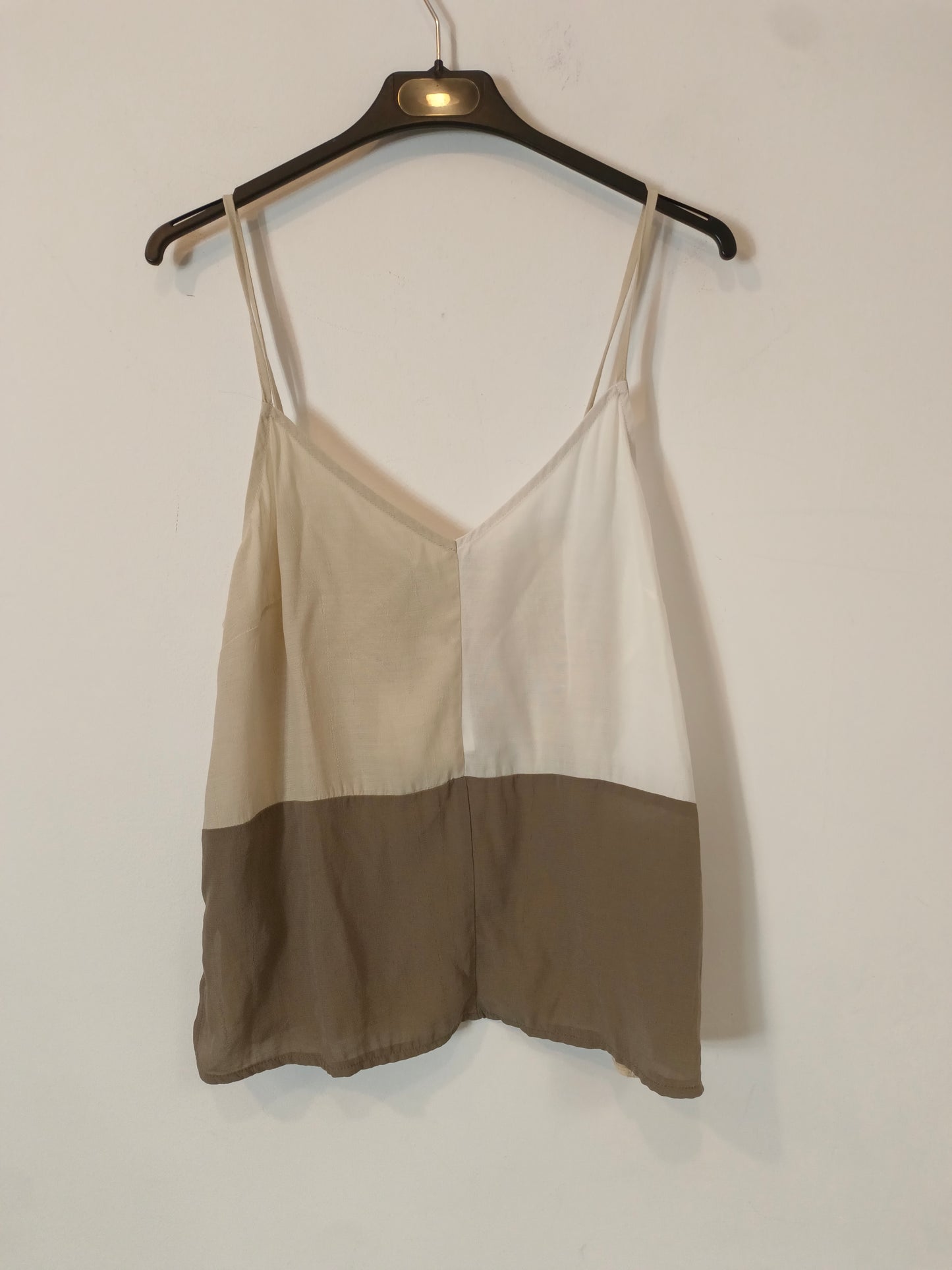 STRADIVARIUS. Blusa bicolor fluida. T M