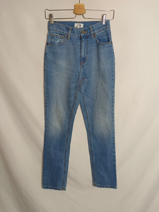 LIA. Pantalón monfit denim T.34