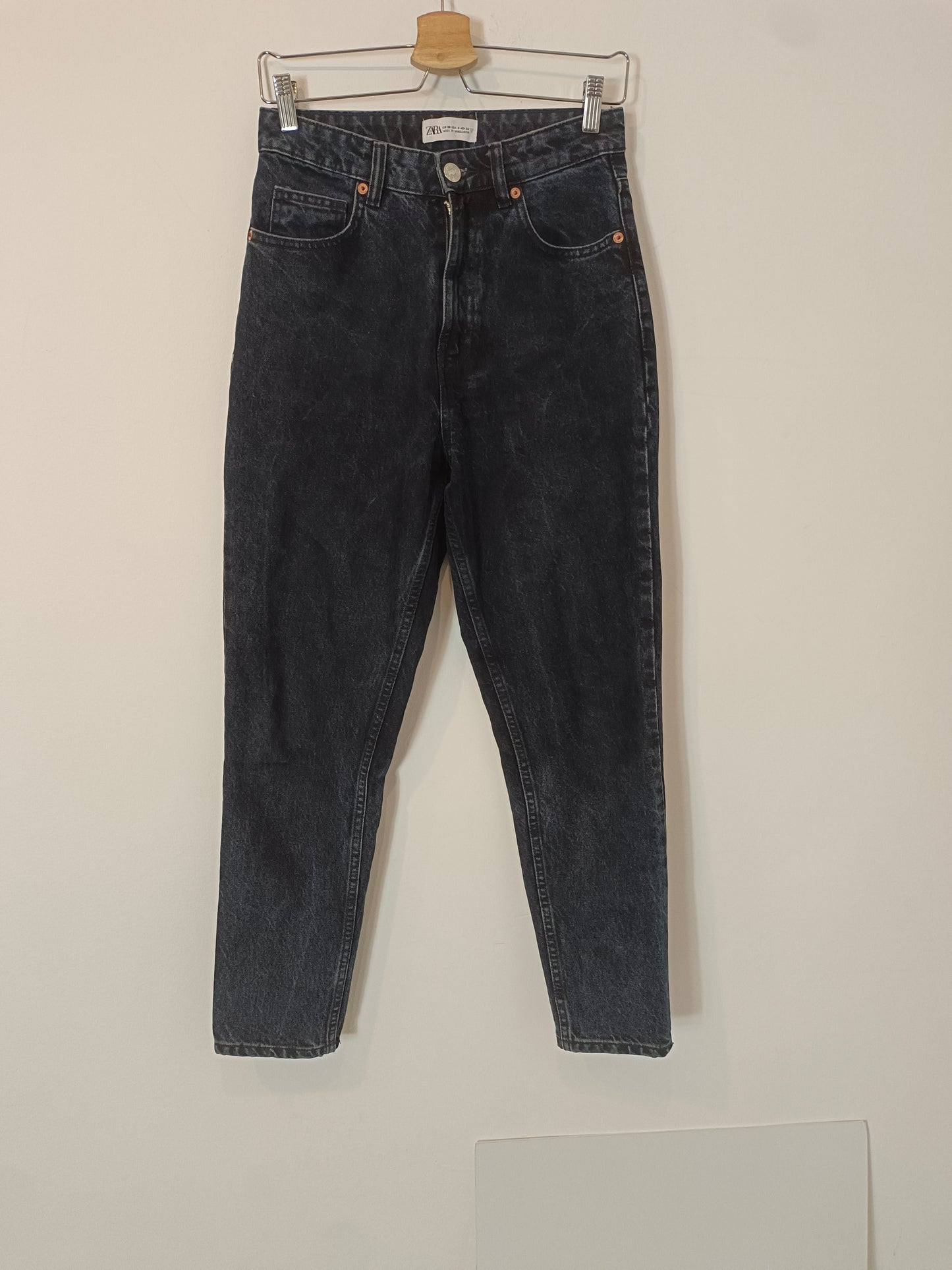 ZARA. Pantalón denim azul T.36