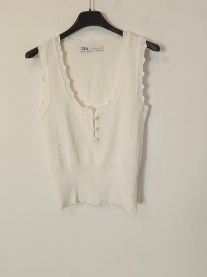 ZARA. Top blanco troquelado T.s