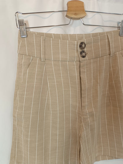 STRADIVARIUS. Pantalón corto rayas T.38