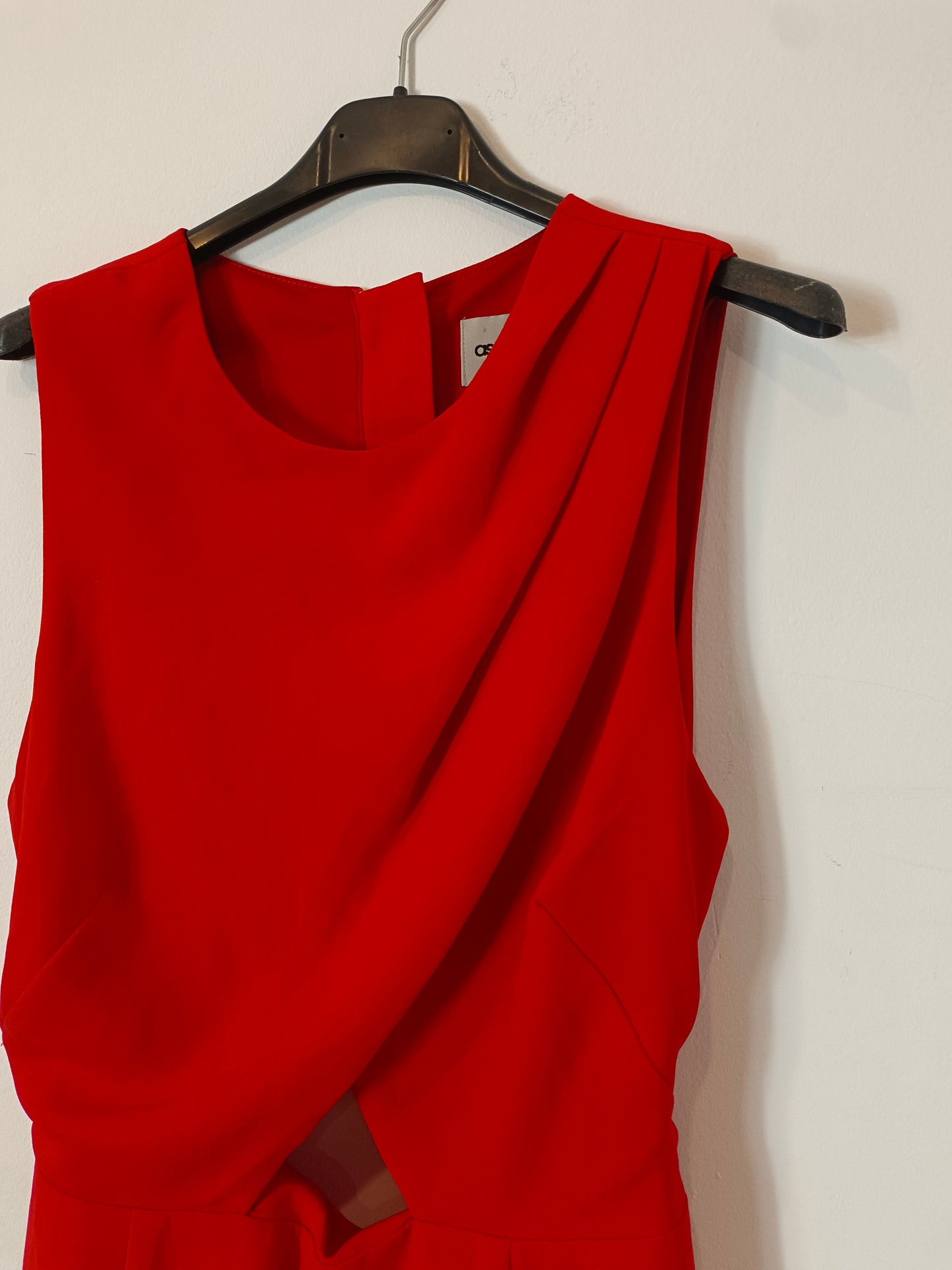 ASOS. Vestido midi rojo abertura T.38