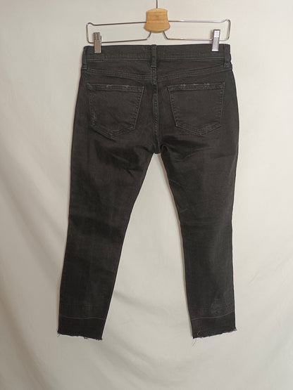 ZARA. Pantalón negro denim T.34