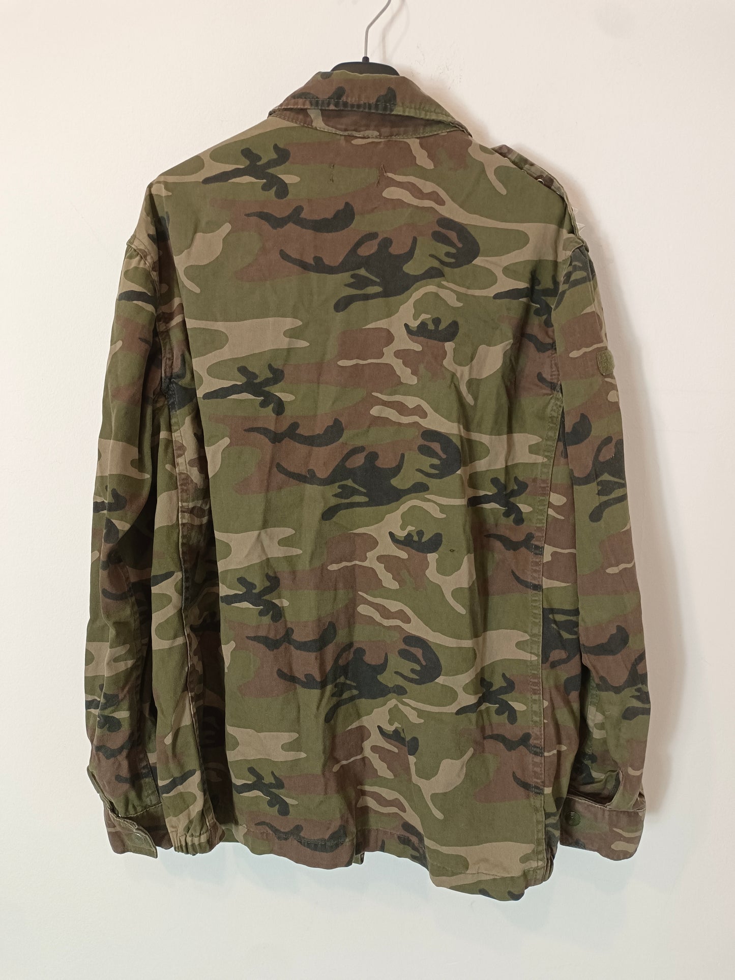 TOPSHOP. Chaqueta camuflaje verde T.38