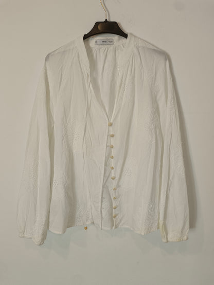 MANGO. Blusa blanca bordada flores T.l