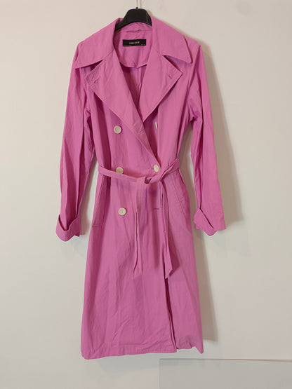 ZARA. Gabardina larga rosa T.xs