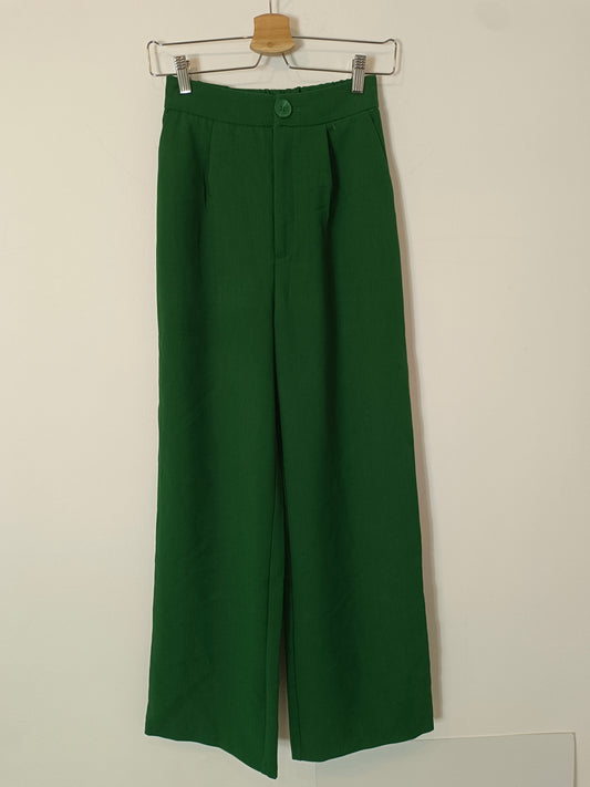 STRADIVARIUS. Pantalón verde pinzas T.34