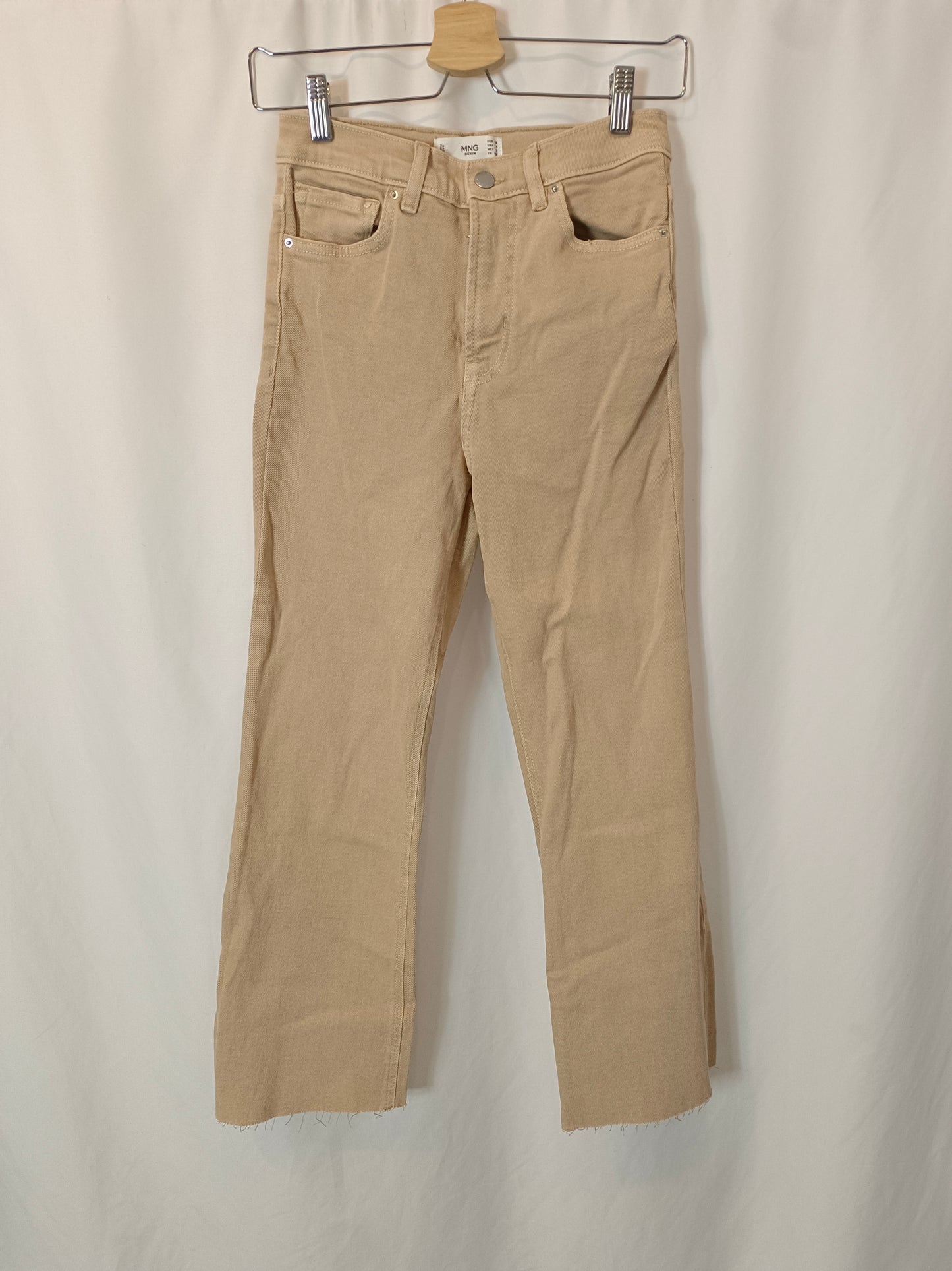 MANGO. Pantalón beige denim T.36