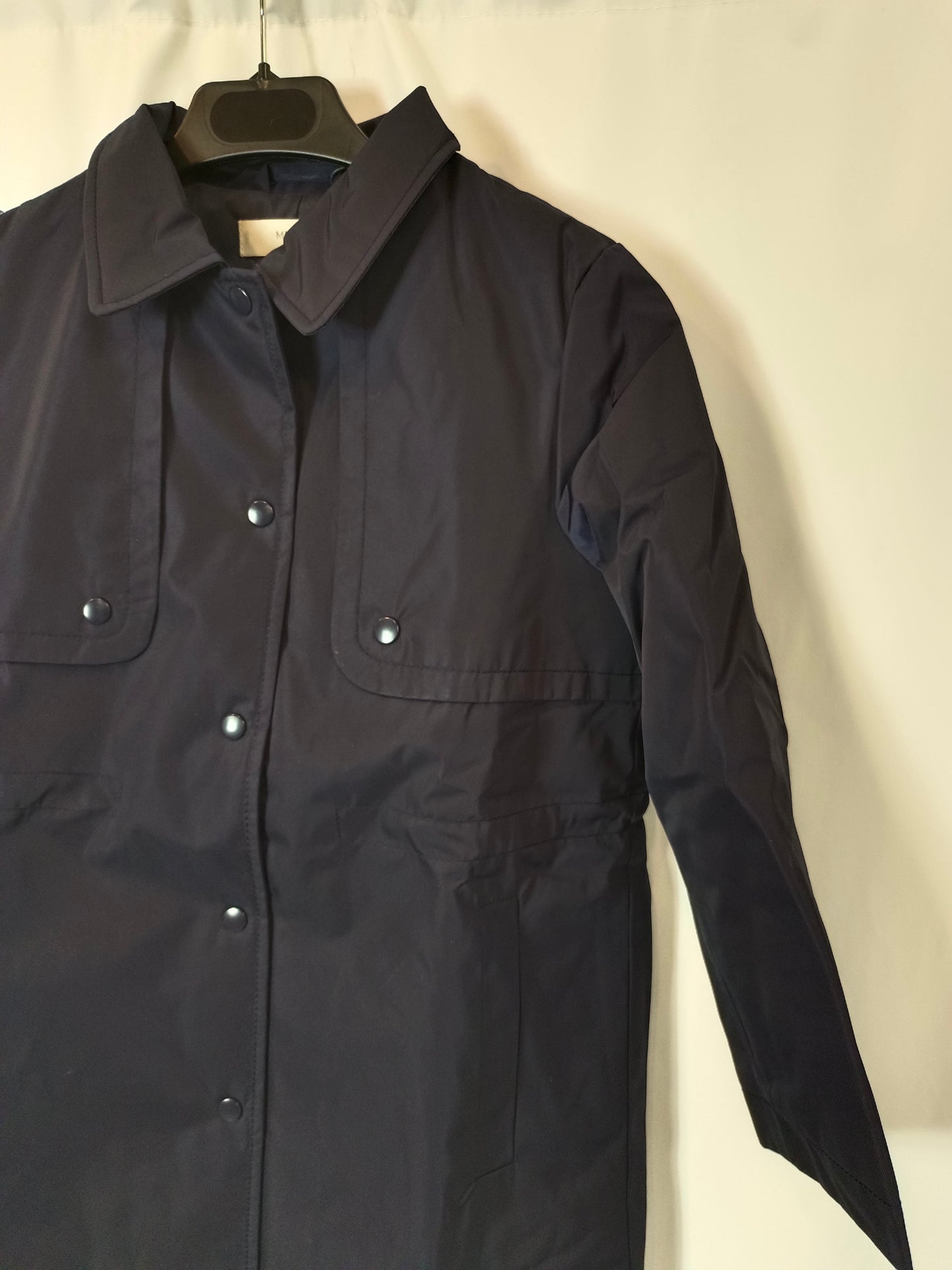 MANGO. Parka azul impermeable T.8 años