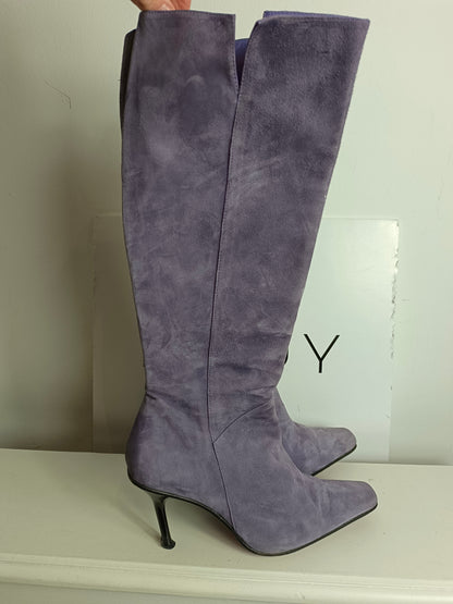 PEDRO DEL HIERRO. Botas moradas piel  T.39