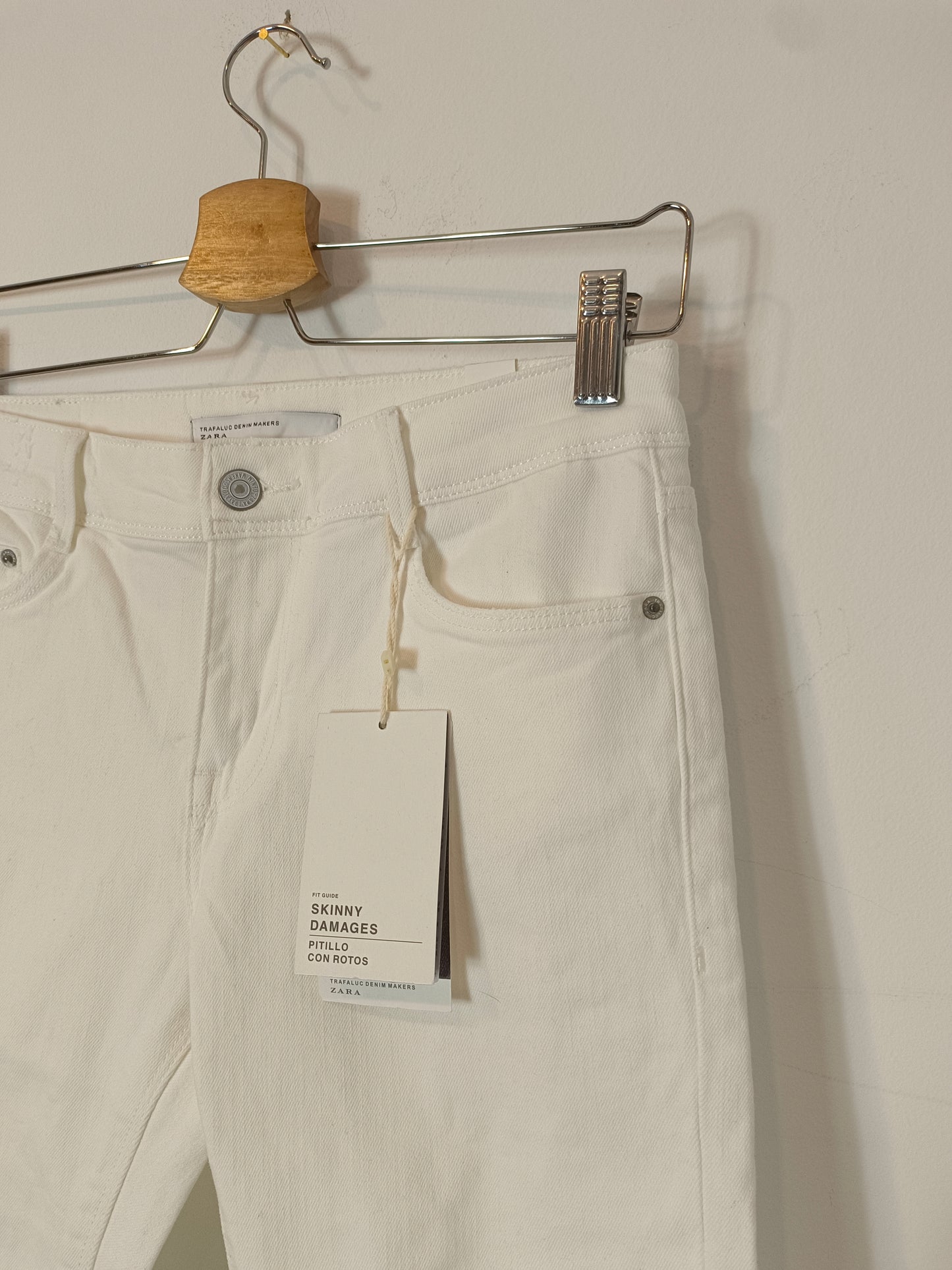 ZARA. pantalón blanco denim rotos T.36