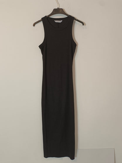 STRADIVARIUS. Vestido negro canalé T.s