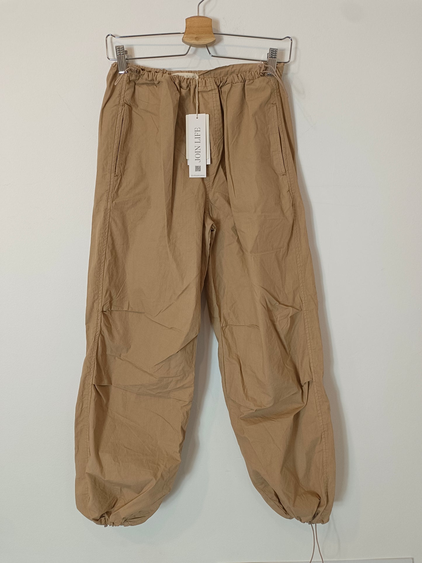 STRADAVARIUS. Pantalón camel bombachos T.s