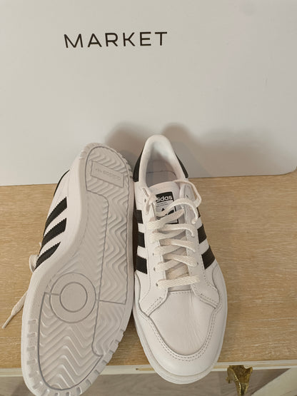 ADIDAS. Zapatillas blancas detalles negros T.38(2/3)