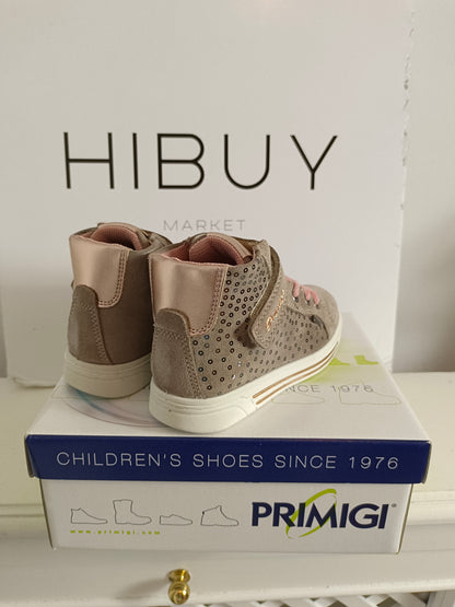 PRIMIGI. Zapatilla beige botita T.28