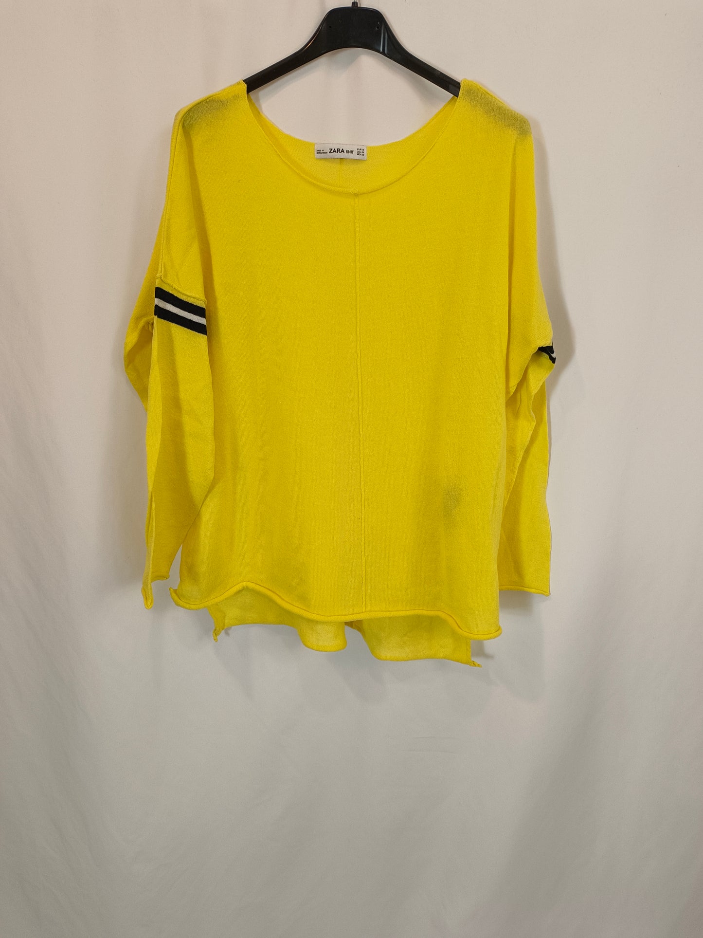 ZARA. Jersey oversized amarillo T.m